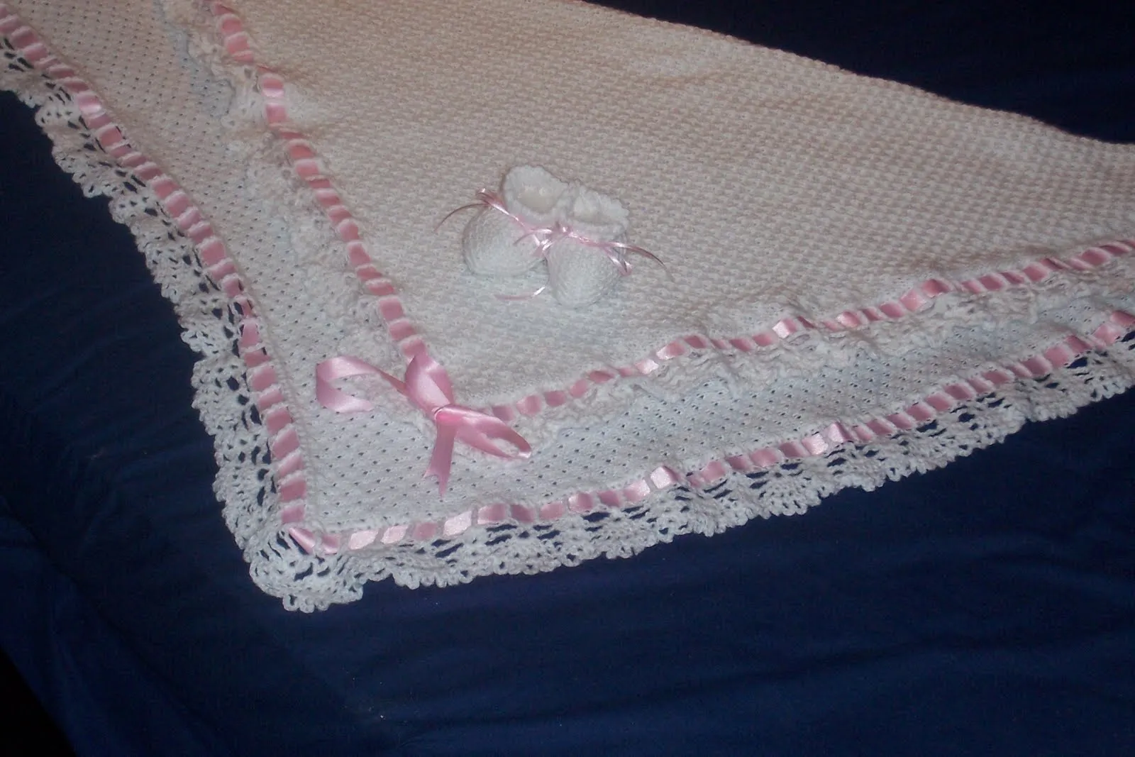 Ajuares tejidos a crochet de bebé - Imagui