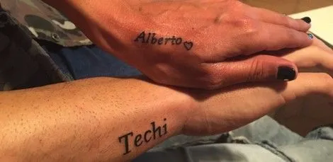 Alberto Isla y Techi refuerzan su amor tatuándose sus nombres en ...