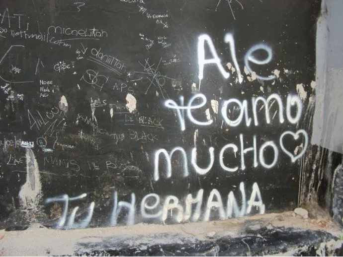 Ale: te amo mucho. Tu hermana - GRaFiTi - Escritos en la calle Ale: te amo mucho. Tu hermana - GRaFiTi - Escritos en la calle