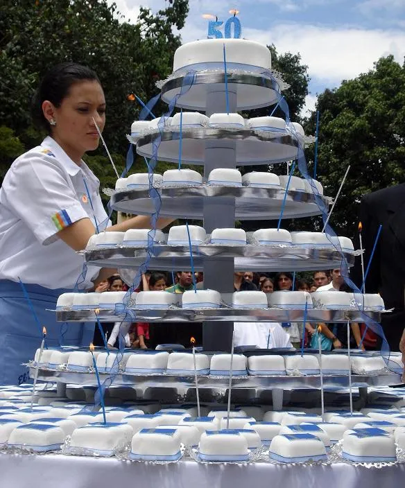 Bitácora: ¡Con alegría, EAFIT celebra sus 50 años! Bitácora: ¡Con alegría, EAFIT celebra sus 50 años!