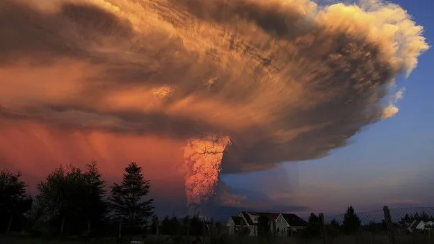 Alerta roja en Chile por la sorpresiva erupción del volcán Calbuco ...