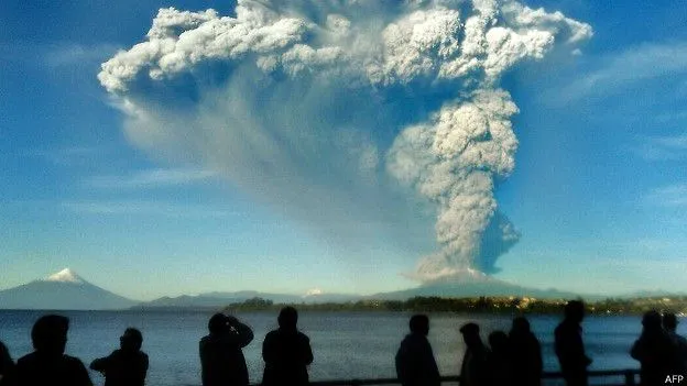 Alerta roja en Chile por la sorpresiva erupción del volcán Calbuco ...