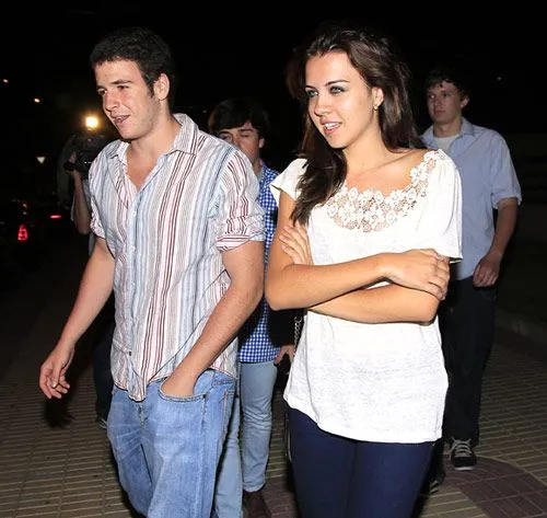 Álex Lequio celebra su 19º cumpleaños con sus padres y su novia ... Álex Lequio celebra su 19º cumpleaños con sus padres y su novia ...
