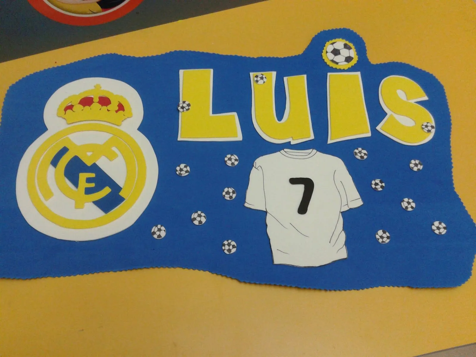 ALFILERES DE BODA MARTOS: Escudo real Madrid en goma eva con nombre ALFILERES DE BODA MARTOS: Escudo real Madrid en goma eva con nombre