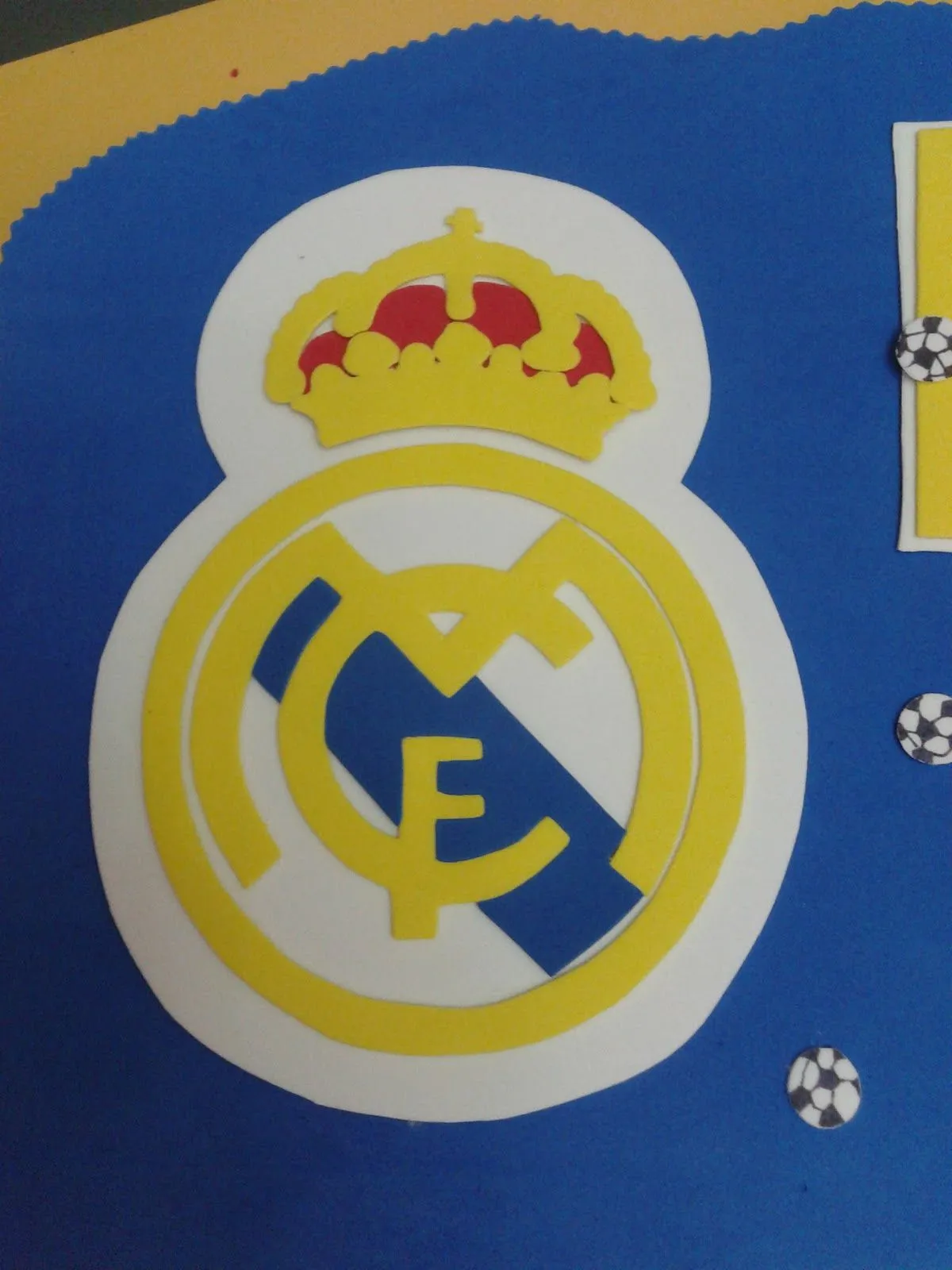 ALFILERES DE BODA MARTOS: Escudo real Madrid en goma eva con nombre ALFILERES DE BODA MARTOS: Escudo real Madrid en goma eva con nombre