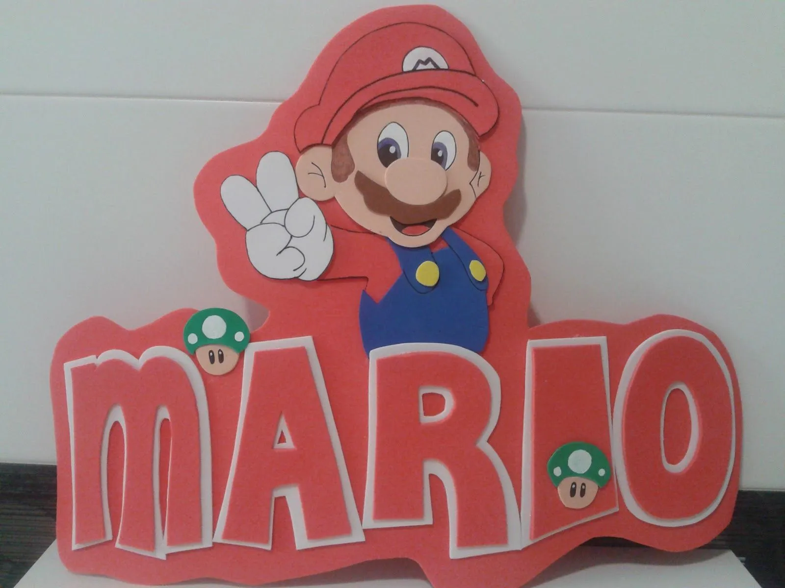 ALFILERES DE BODA MARTOS: Mario Bros y luigi en goma eva con nombres ALFILERES DE BODA MARTOS: Mario Bros y luigi en goma eva con nombres