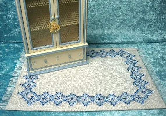 Alfombra bordada a punto yugoslavo o por ArtislunaMiniaturas