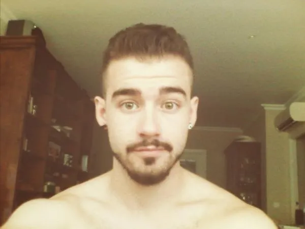 Alguien con Gancho. @guilledomine_08 | Klear Alguien con Gancho. @guilledomine_08 | Klear