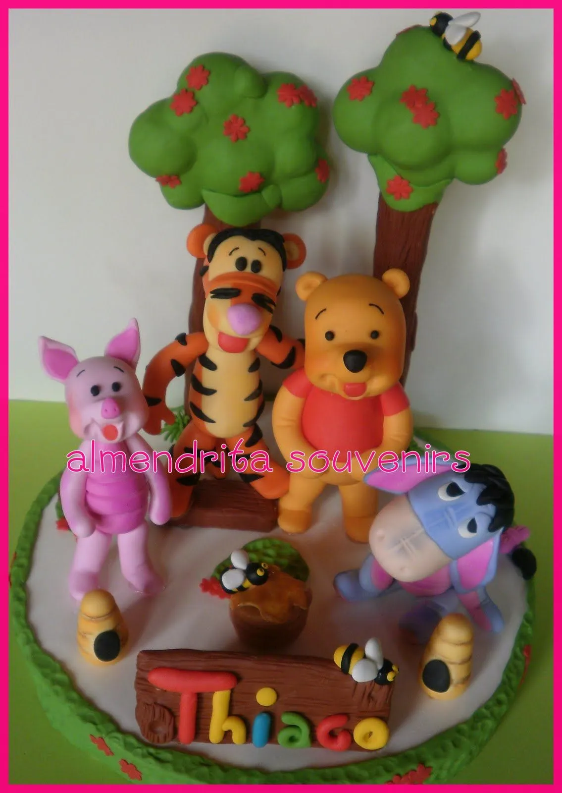 ALMENDRITA SOUVENIRS: WINNIE POOH Y SUS AMIGOS TIGGER, IGOR Y PIGLET ALMENDRITA SOUVENIRS: WINNIE POOH Y SUS AMIGOS TIGGER, IGOR Y PIGLET