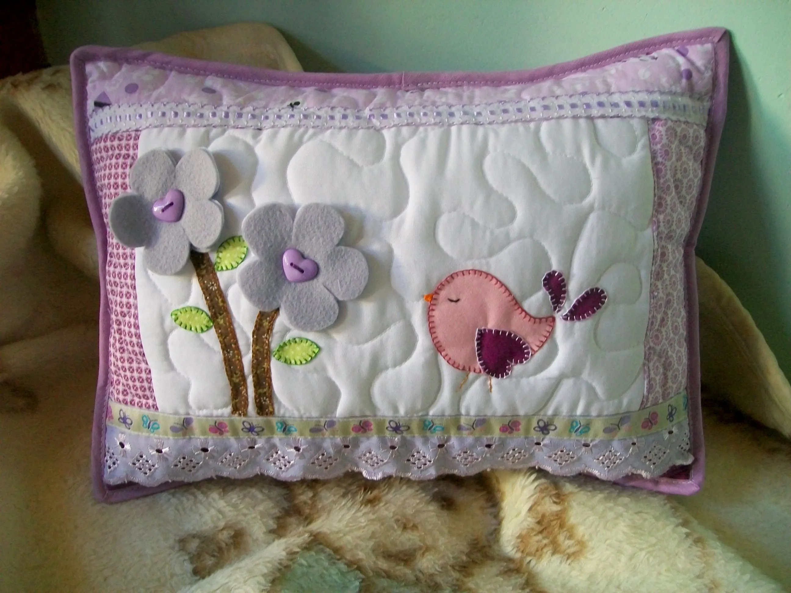 almofada em patchwork pássaro e flores | Meu Cantinho artesanato ... almofada em patchwork pássaro e flores | Meu Cantinho artesanato ...