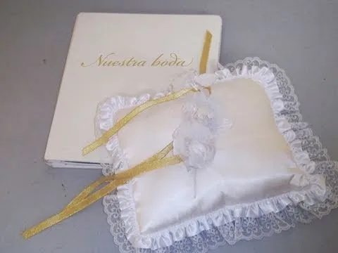 Cómo hacer una almohada para anillos - YouTube Cómo hacer una almohada para anillos - YouTube