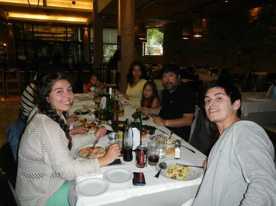 Almorzando en familia: fotografía de La Marchigiana, Mendoza ... Almorzando en familia: fotografía de La Marchigiana, Mendoza ...