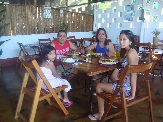 Almorzando en el restaurante del lodge: fotografía de Eco Albergue ...