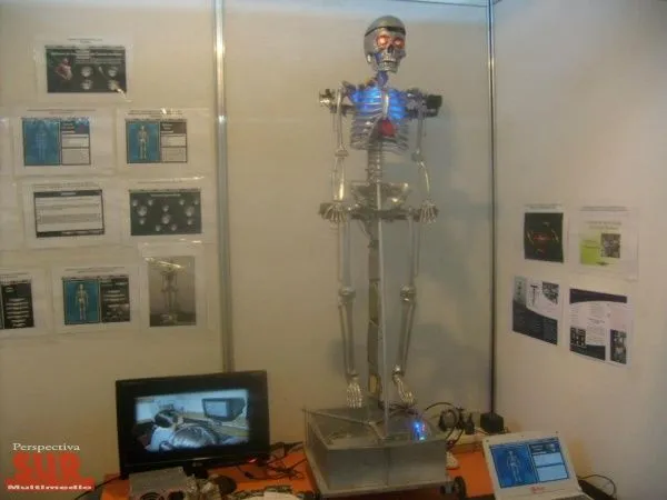 Alumnos de escuela técnica crean un robot para enseñar cómo ...