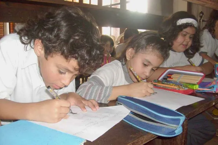 Lo que queda de España: Niños con vidas de mayores Lo que queda de España: Niños con vidas de mayores