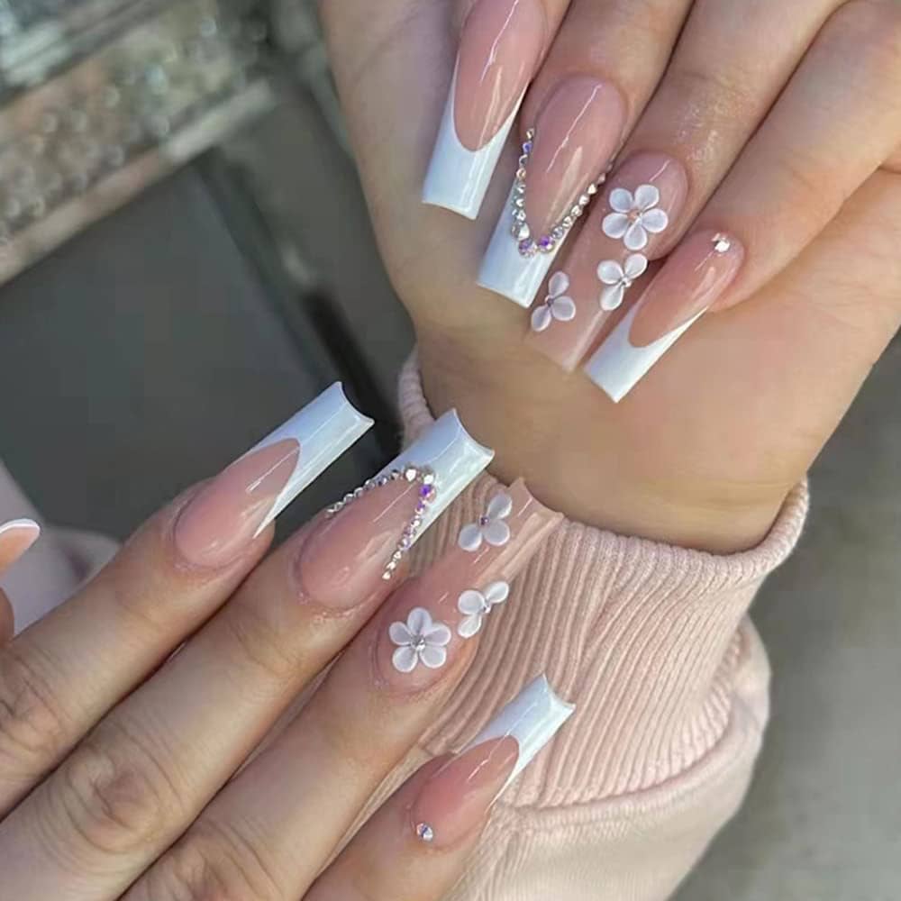 Amazon.com: Uñas postizas a presión de flores, uñas postizas francesas  súper largas, uñas acrílicas de cobertura completa con flores blancas,  diamantes de imitación, diseño de lujo, pegamento para uñas postizas a :