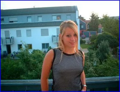 AMIGA RUBIA OJOS AZULES