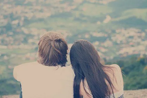 Amigo y amiga abrazados tumblr - Imagui