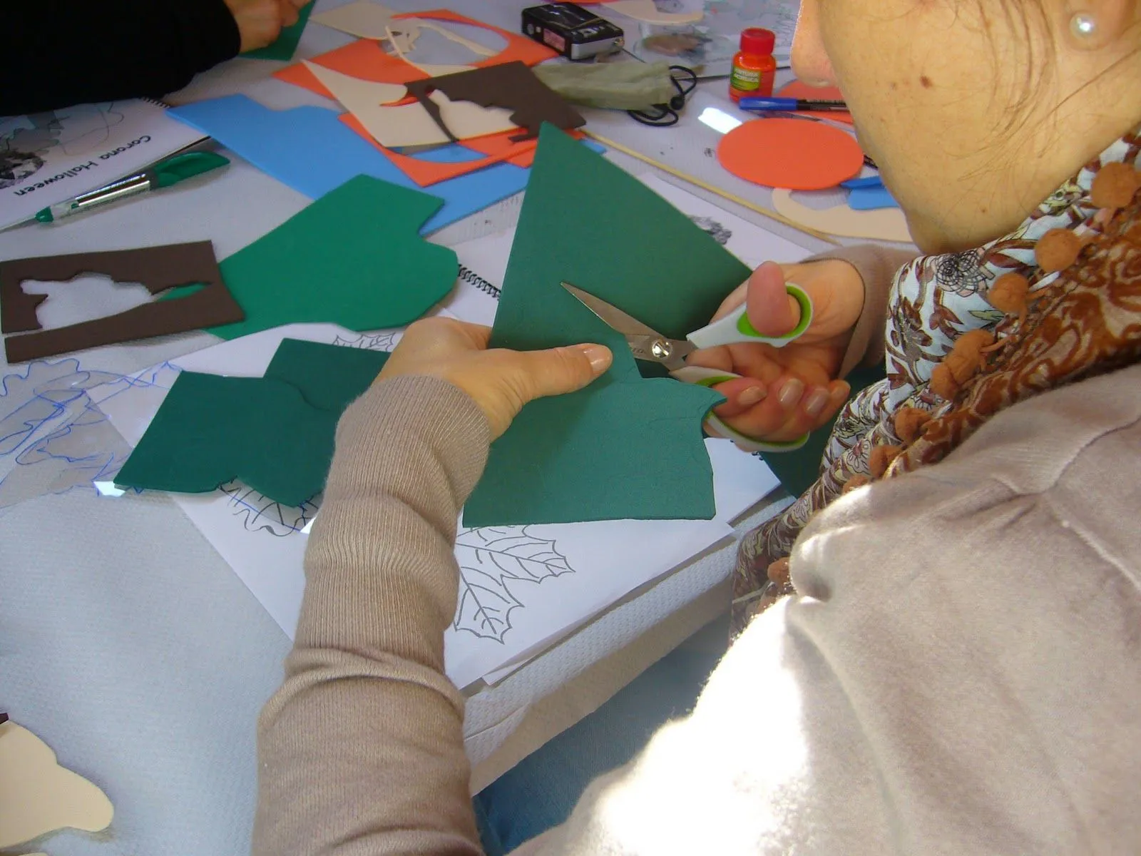 Amigos del Foamy: Taller Creativo "Corona Halloween" A Galiña Azul ...
