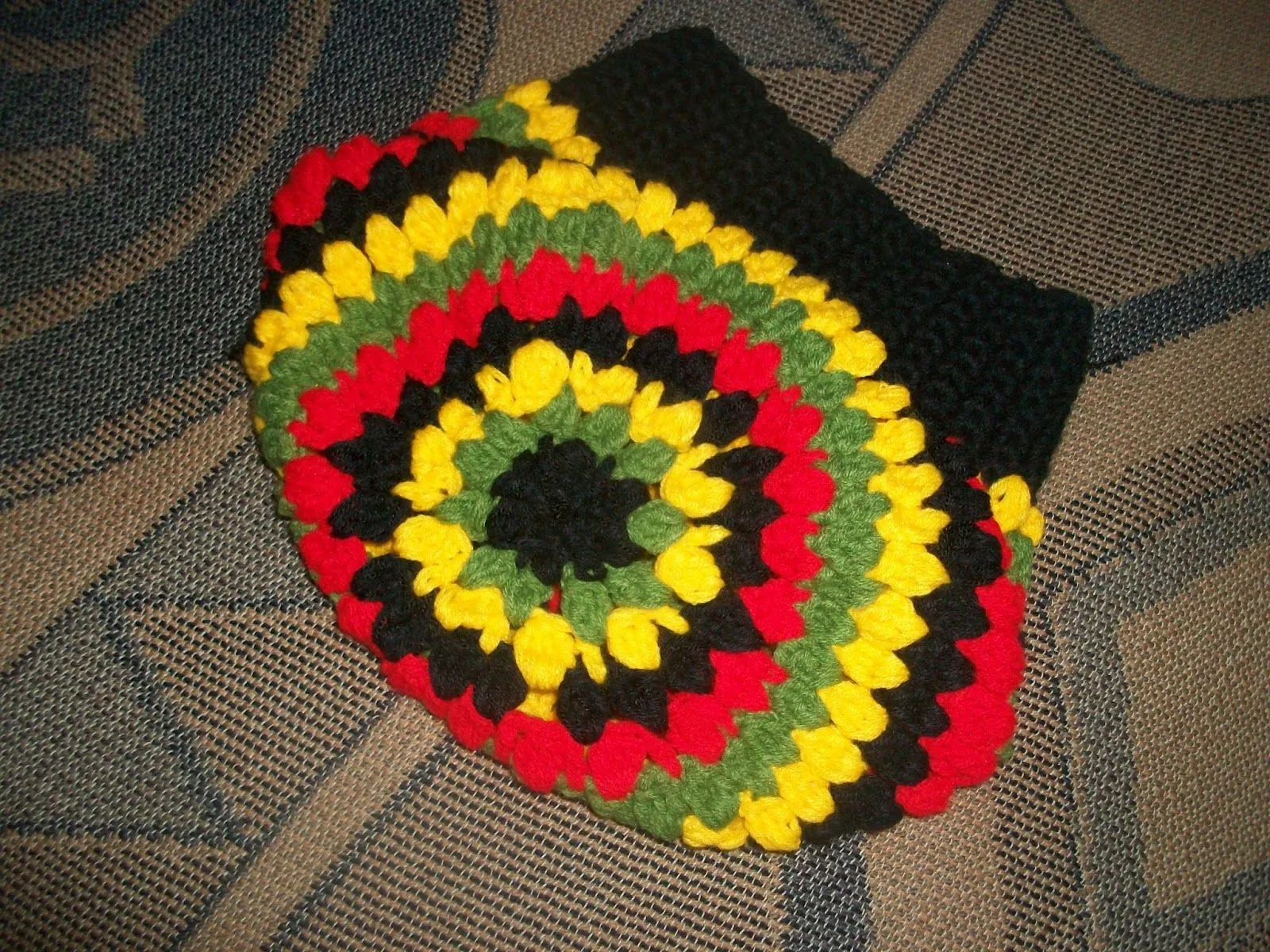 Amigos,agujas y mas...Celiabe Creaciones: Gorra caida colores ...
