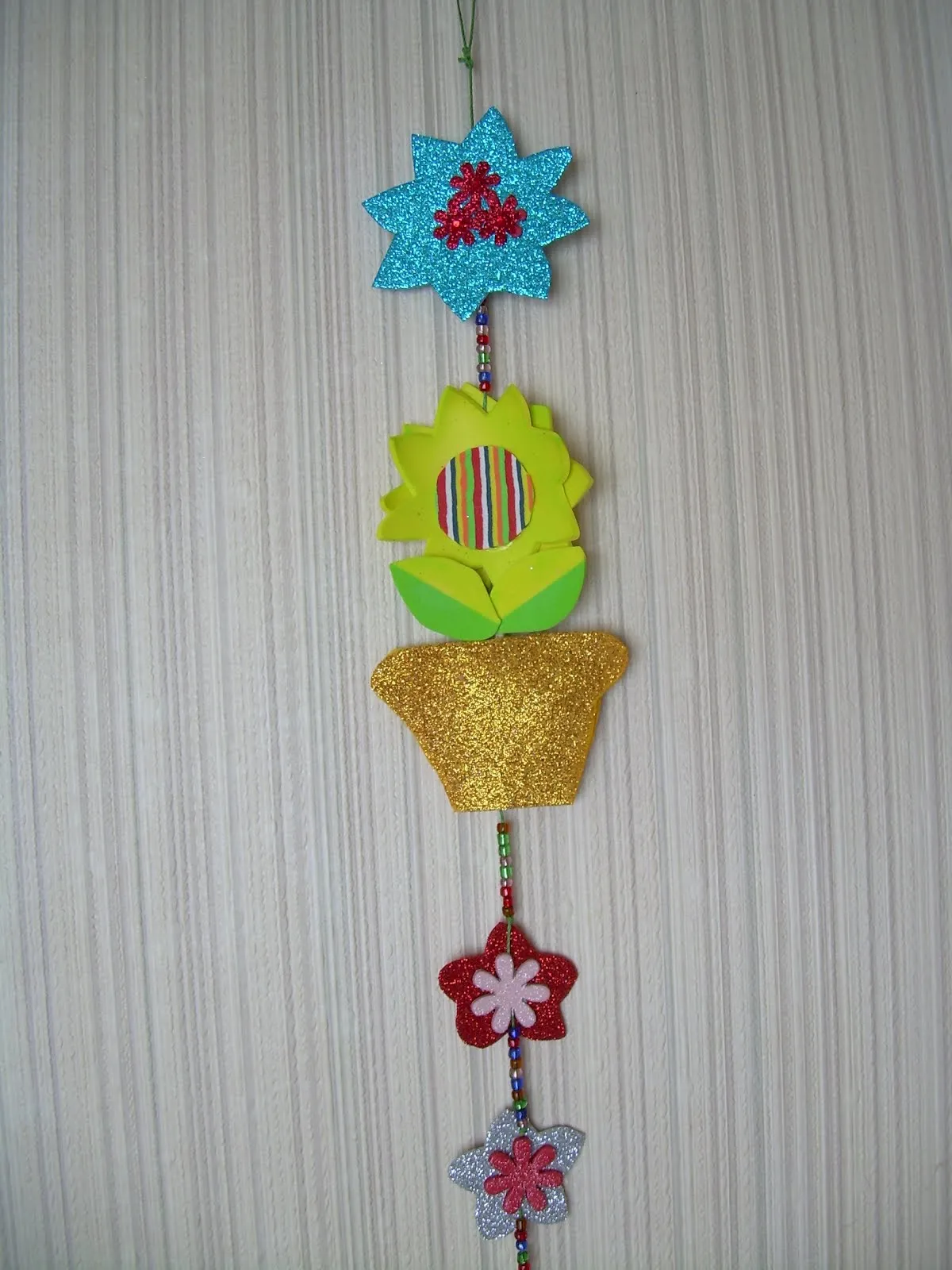 AMILLANY CREACIONES.: COLGANTE DE GOMA EVA.