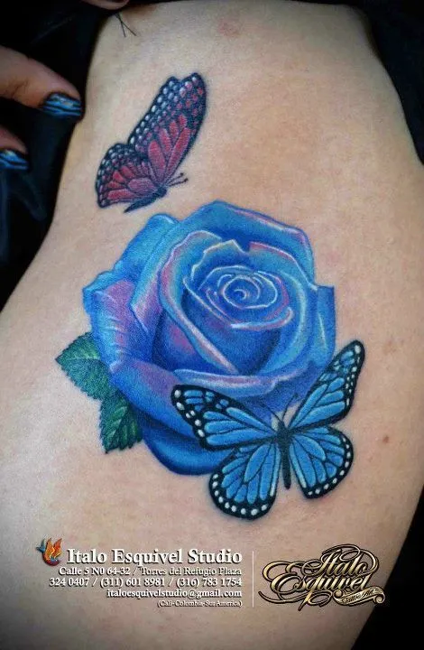 Amo mi tatuaje, artista Italo Esquivel Rosa azul con luz rosa ...
