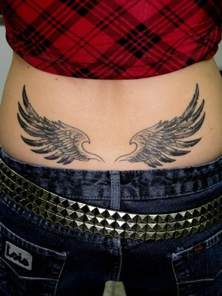 TATUAJE ALAS ESPALDA BAJA