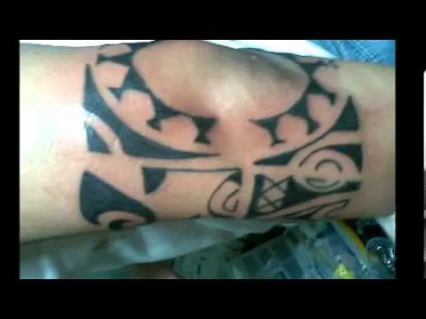 AMY AMY - tatuaje brazo maori 1
