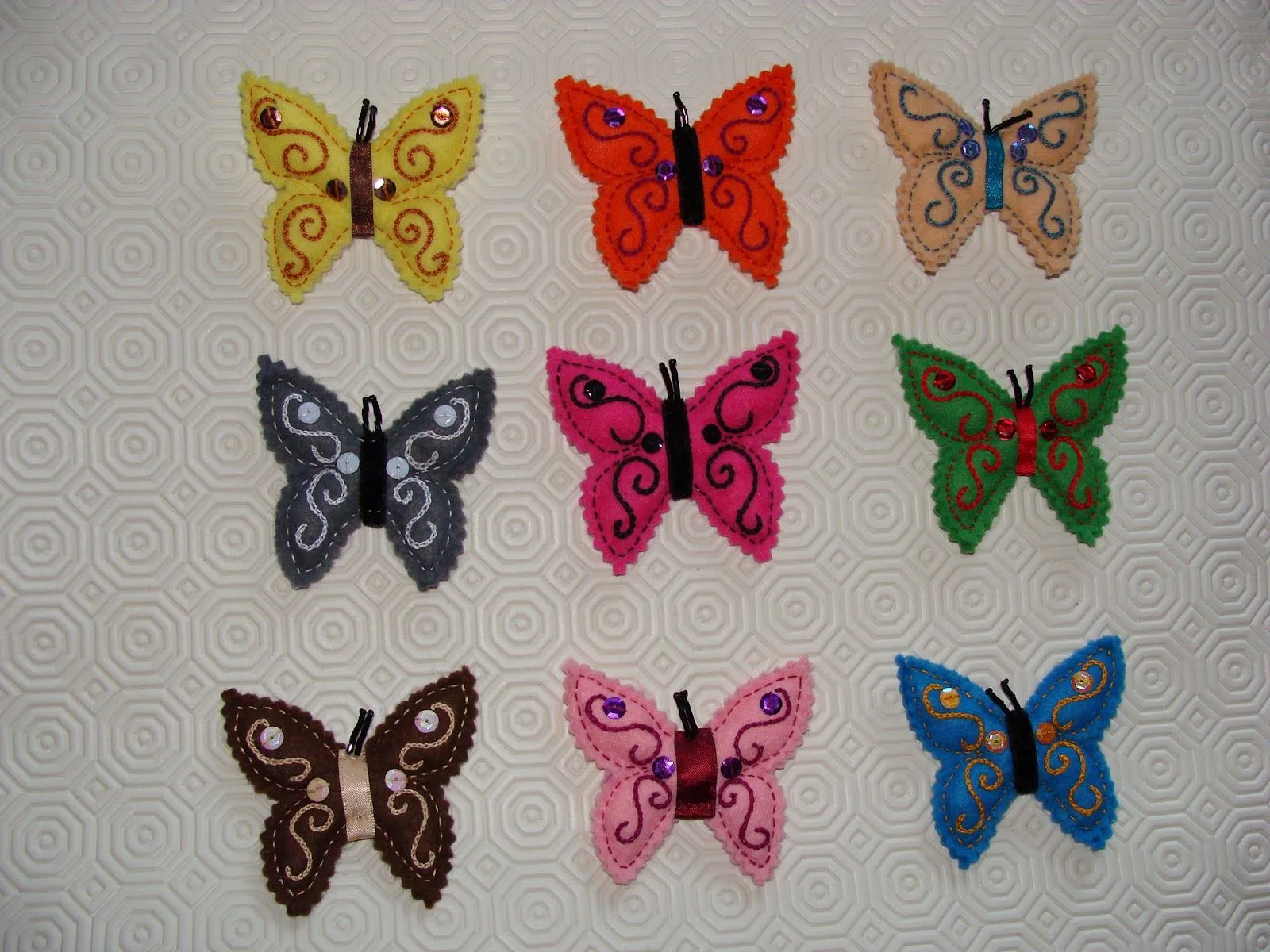 Ana M Ferri-broches de fieltro: ** LAS MARIPOSAS PRECIOSAS ** Ana M Ferri-broches de fieltro: ** LAS MARIPOSAS PRECIOSAS **
