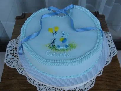 Torta en forma de babero para baby shower - Imagui