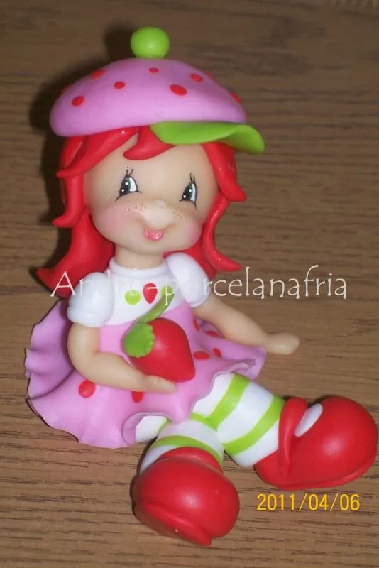 Andru Artesanías en Porcelana Fría: Frutillita Andru Artesanías en Porcelana Fría: Frutillita