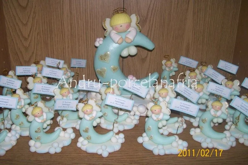 Andru Porcelana Fría: Angelitos sobre Luna Bautismo Souvenir Andru Porcelana Fría: Angelitos sobre Luna Bautismo Souvenir