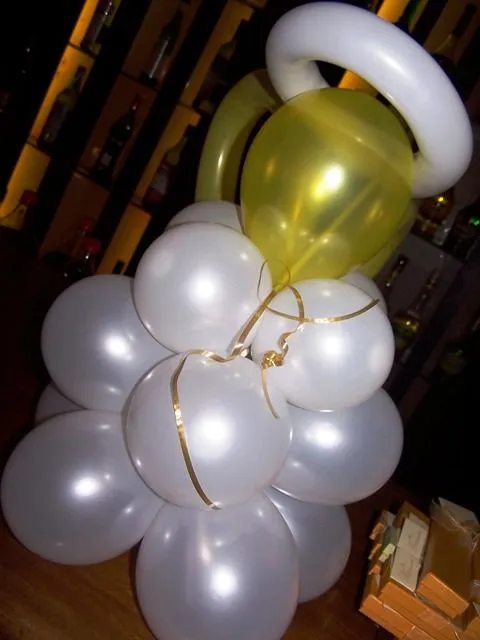 Angeles hechos con globos para bautismo - Imagui Angeles hechos con globos para bautismo - Imagui