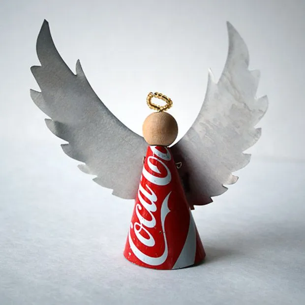 Ángeles navideños hechos con latas de bebida | Manualidades y ... Ángeles navideños hechos con latas de bebida | Manualidades y ...