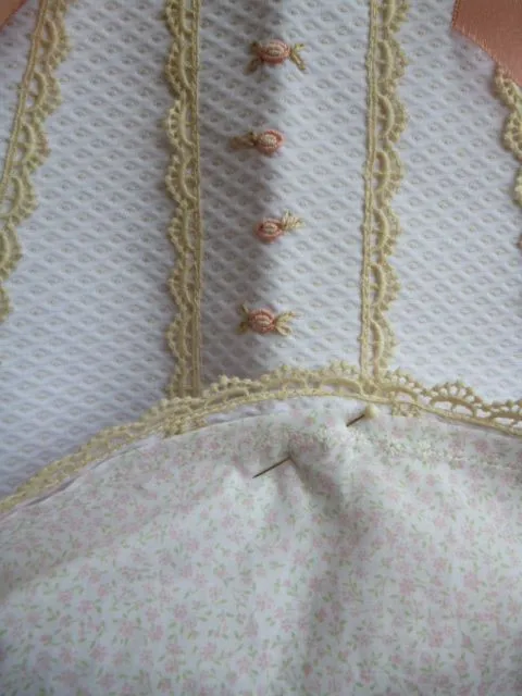 Anilegra moda para muñecas: CANASTILLA , FALDÓN Y CAPOTA PARA BEBÉ Anilegra moda para muñecas: CANASTILLA , FALDÓN Y CAPOTA PARA BEBÉ