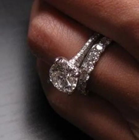 Como usar el anillo de compromiso y la argolla de matrimonio ...