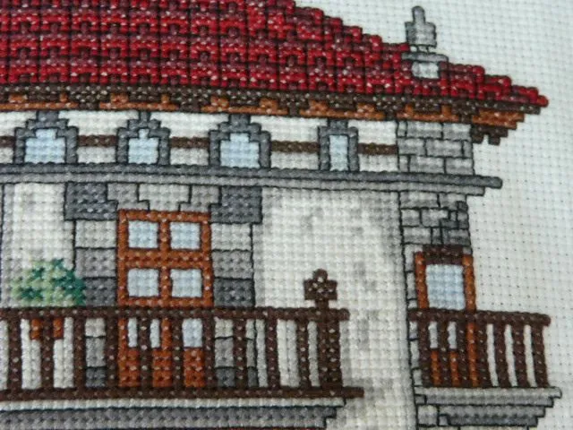 Anillos y botones: Casitas en punto de cruz