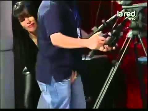 Anita Alvarado se la juega e intenta provocar a camarógrafo de ... Anita Alvarado se la juega e intenta provocar a camarógrafo de ...