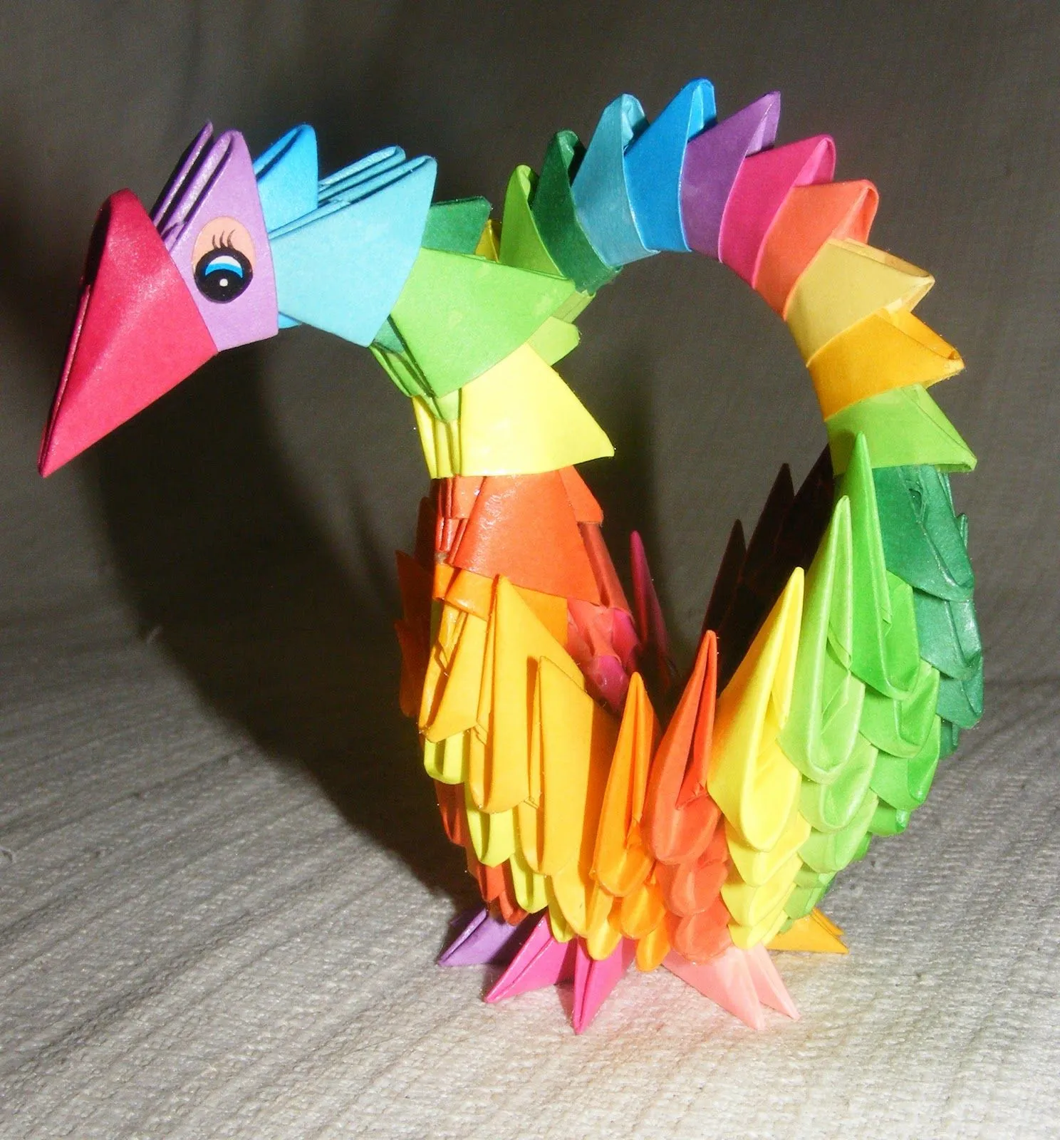Anlliely: Pequeño cisne arcoiris Origami 3D Anlliely: Pequeño cisne arcoiris Origami 3D