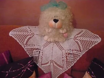 ANNA Y SU MUNDO I": "CARPETA CUADRADA CON ROMBOS TEJIDA A CROCHET" ANNA Y SU MUNDO I": "CARPETA CUADRADA CON ROMBOS TEJIDA A CROCHET"