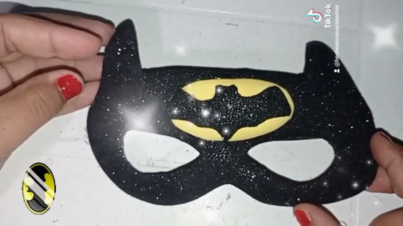ANTIFAZ DE BATMAN / MASCARA DE BATMAN FACIL Y RAPIDO DE HACER/ MASCARA PARA NIÑO. - YouTube ANTIFAZ DE BATMAN / MASCARA DE BATMAN FACIL Y RAPIDO DE HACER/ MASCARA PARA NIÑO. - YouTube