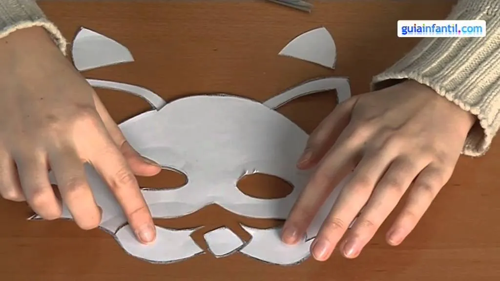Disfraces de carnaval caseros, hacer una máscara de gato - YouTube Disfraces de carnaval caseros, hacer una máscara de gato - YouTube