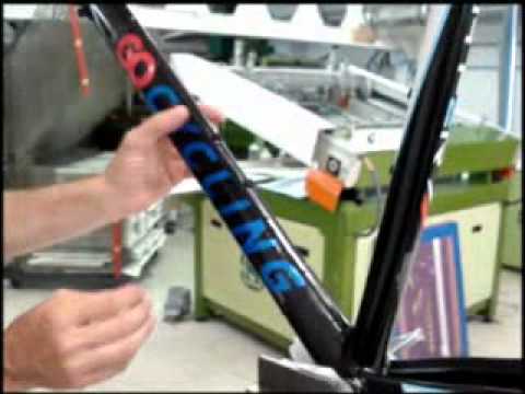 APLICACION CALCAS AL AGUA SOBRE CUADROS DE BICICLETA - YouTube APLICACION CALCAS AL AGUA SOBRE CUADROS DE BICICLETA - YouTube