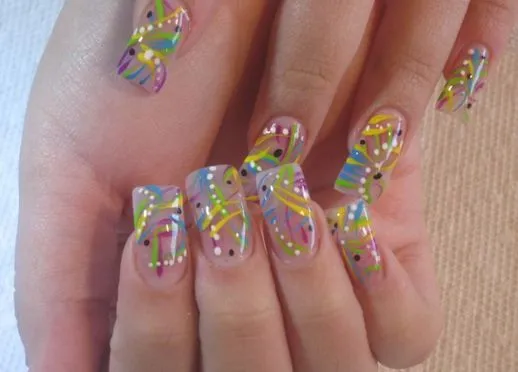 Aplicación de uñas de acrílico y decoración ~ Manoslindas.com