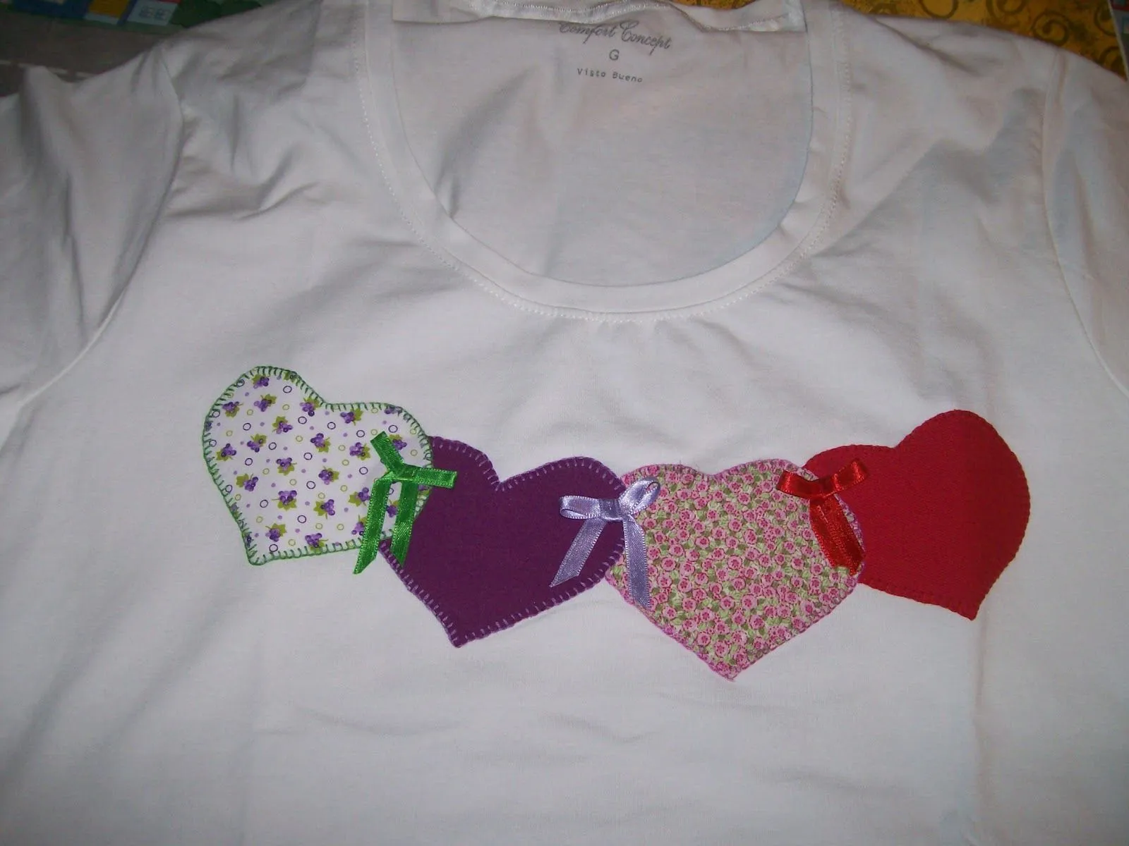 Entre Telas y Agujas: Diseños para camisetas con apliques