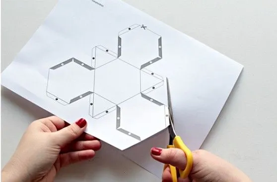 Aprende a hacer estas divertidas velas con formas geométricas ...