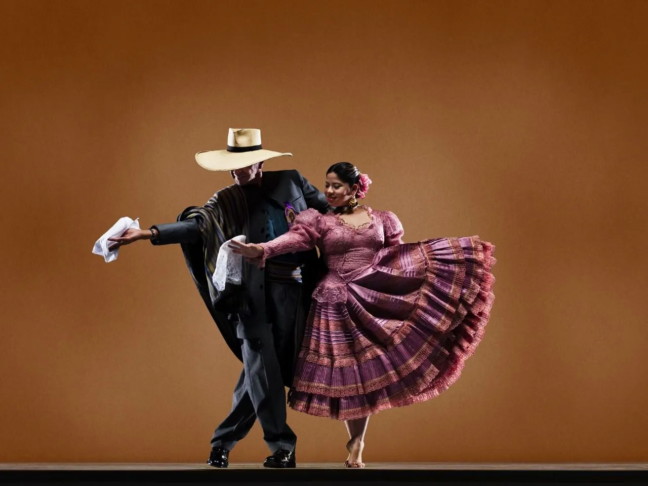 Aprendiendo a bailar marinera norteña - ATV Aprendiendo a bailar marinera norteña - ATV