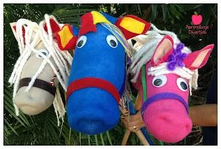 Aprendizaje Divertido: Manualidad: Caballitos de palo hechos con medias. Aprendizaje Divertido: Manualidad: Caballitos de palo hechos con medias.