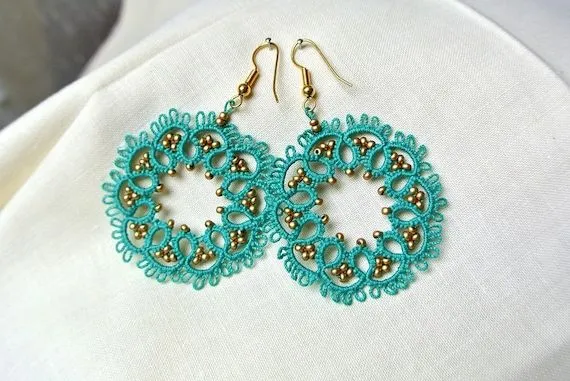 aquamarine tatted earrings beaded lace earrings por Ilfilochiaro aquamarine tatted earrings beaded lace earrings por Ilfilochiaro