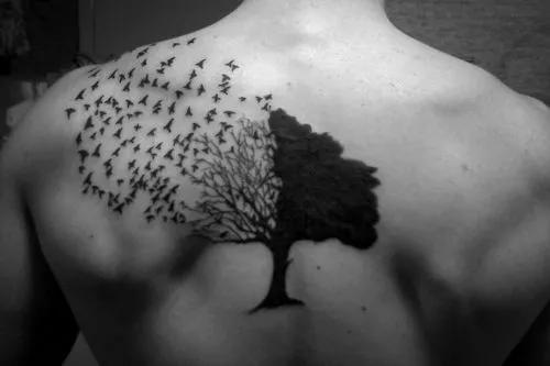 Árbol, mitad seco, mitad vivo y gaviotas. Espalda | Tattos ...